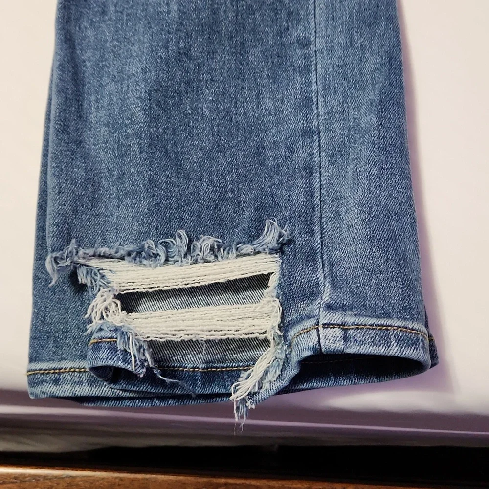 Judy Blue Jeans - Picture 3 of 3